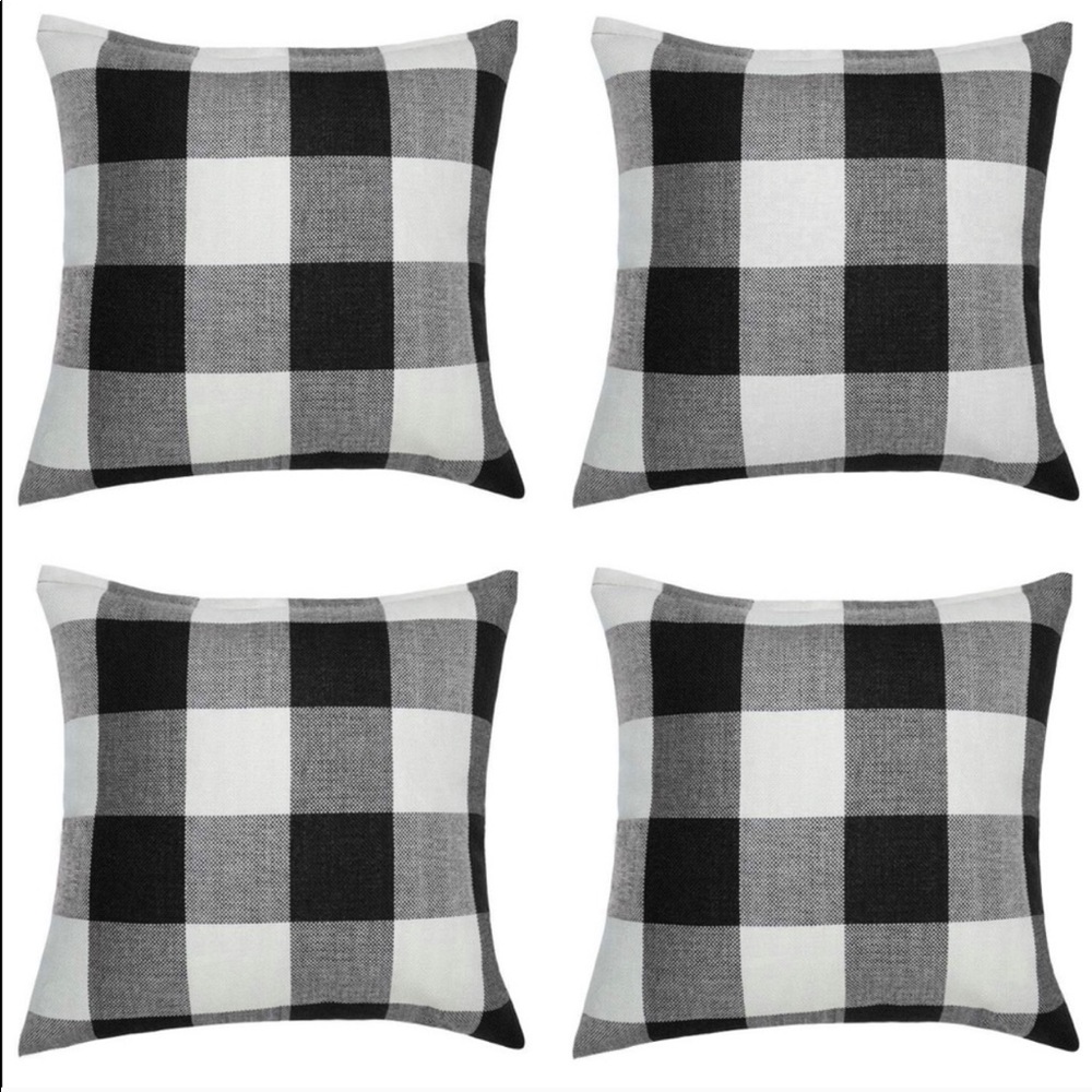 🎀 4 Buffalo Cover pillows 🎀